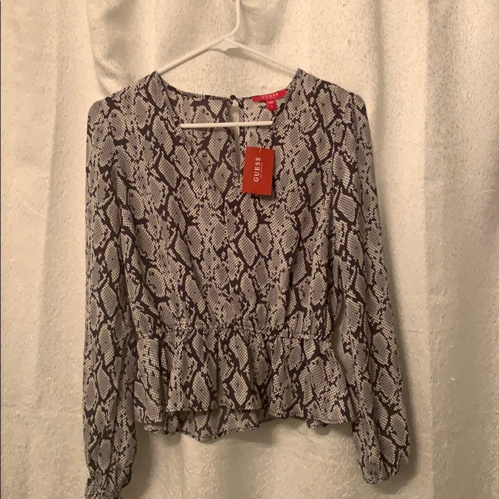 Gray Snake Guess Top